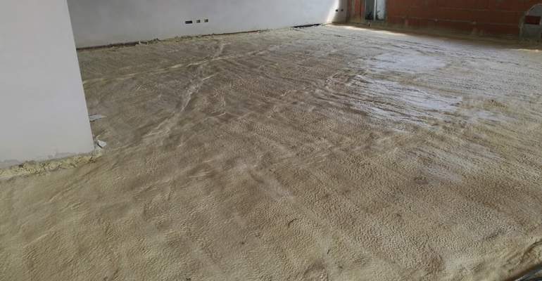 Isolare termicamente il sottotetto la soffitta o le pareti delle case